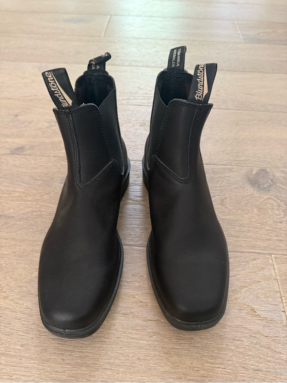 Blundstone Women’s Dress #063 Black Leather Chelsea Boots